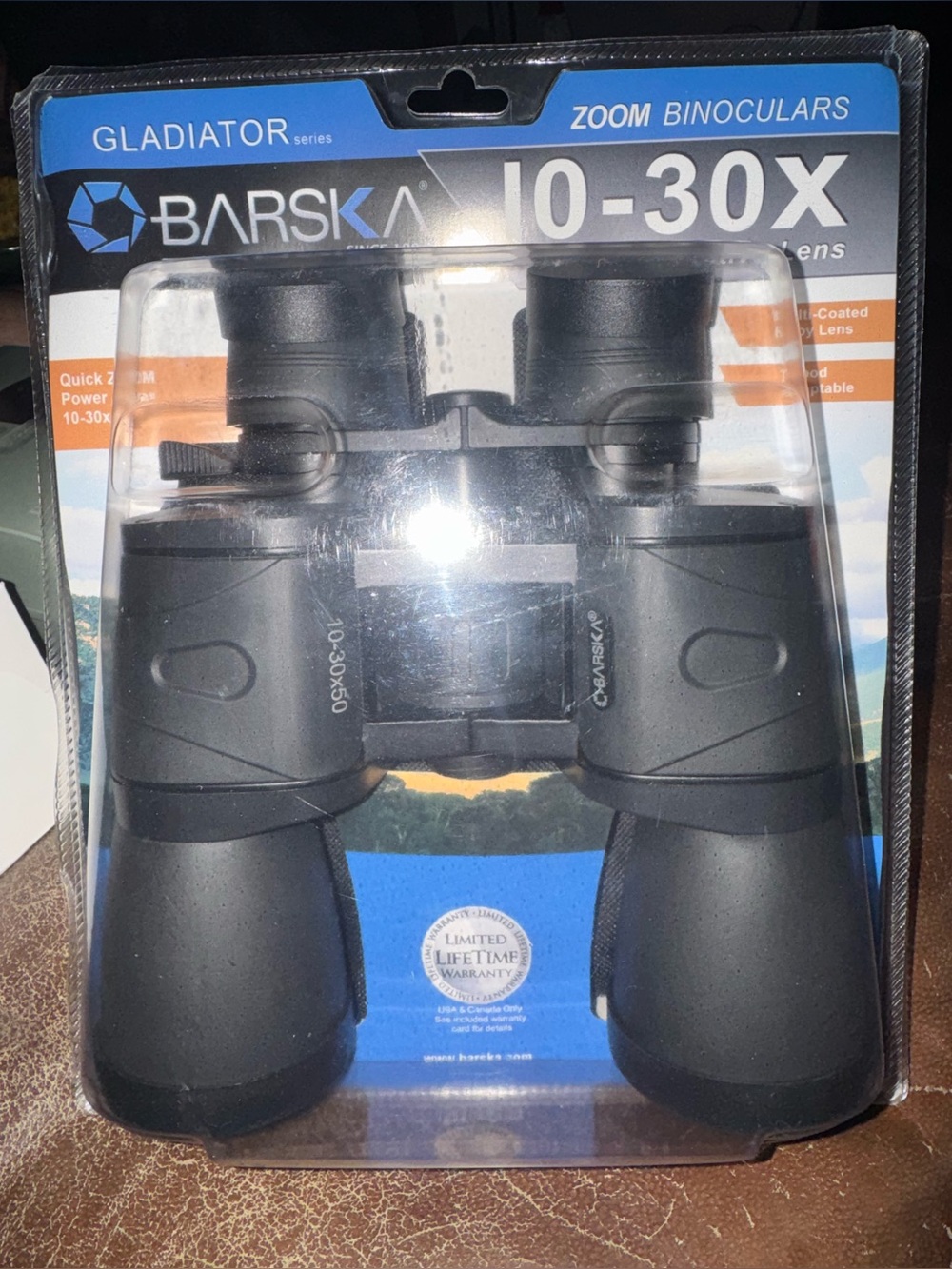 New Sealed Barska Gladiator 10-30x Zoom Binoculars - Black